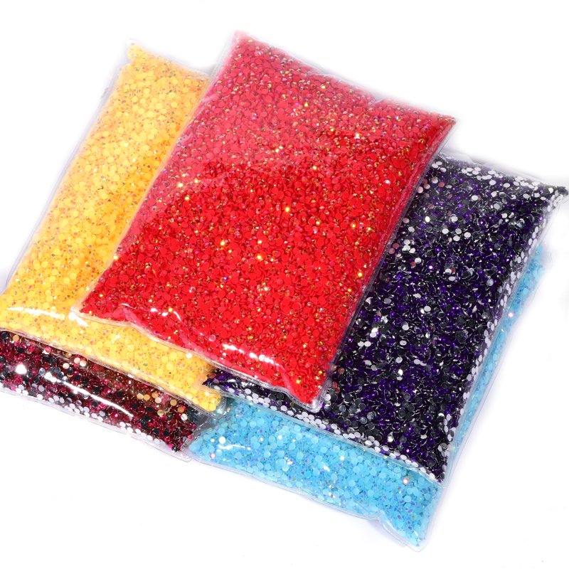 Factory wholesale crystal white color acrylic rhinestones flat back plastic stones for garment accessories